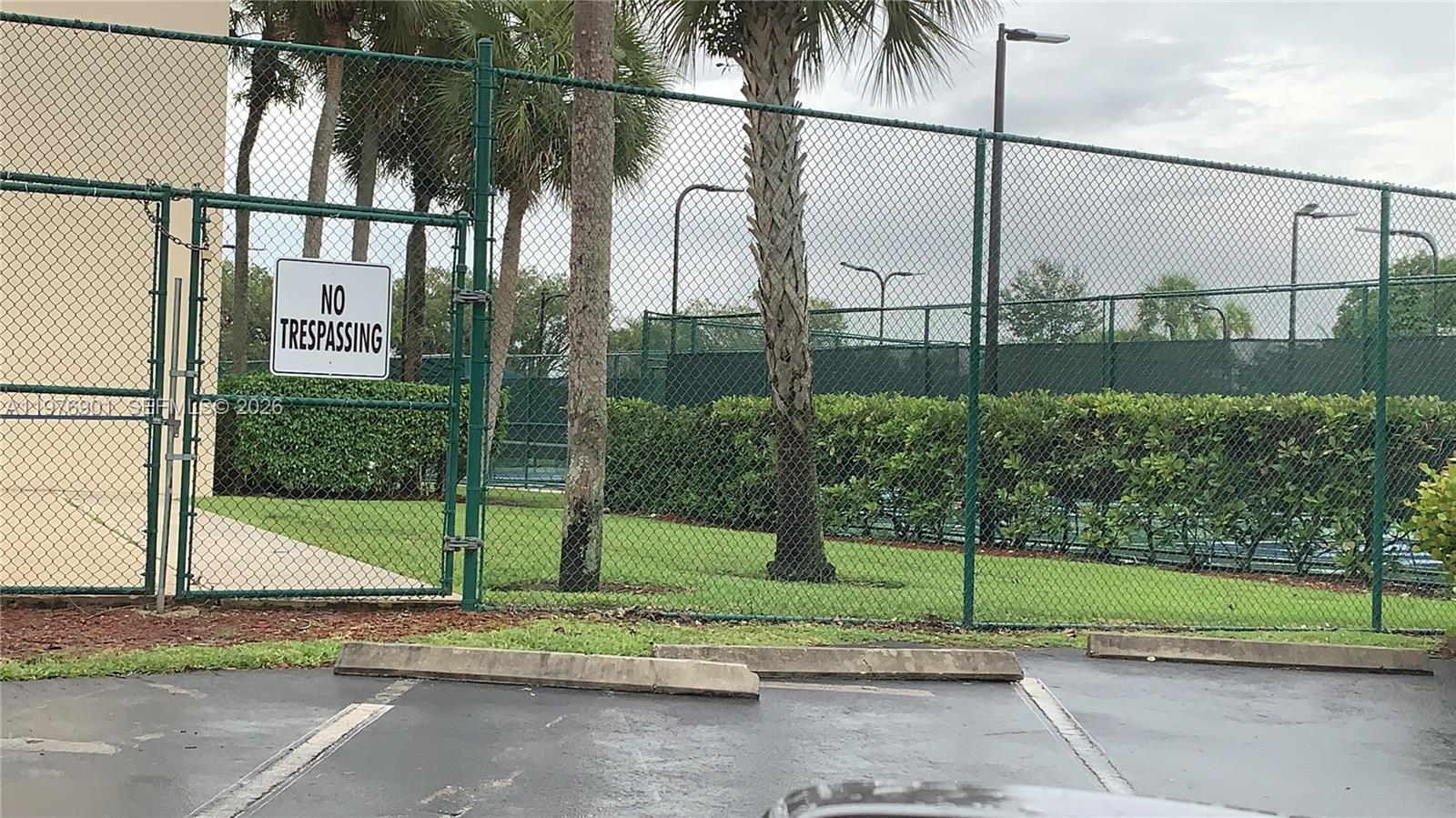 RACQUET CLUB VILLAGE APAR - Residential