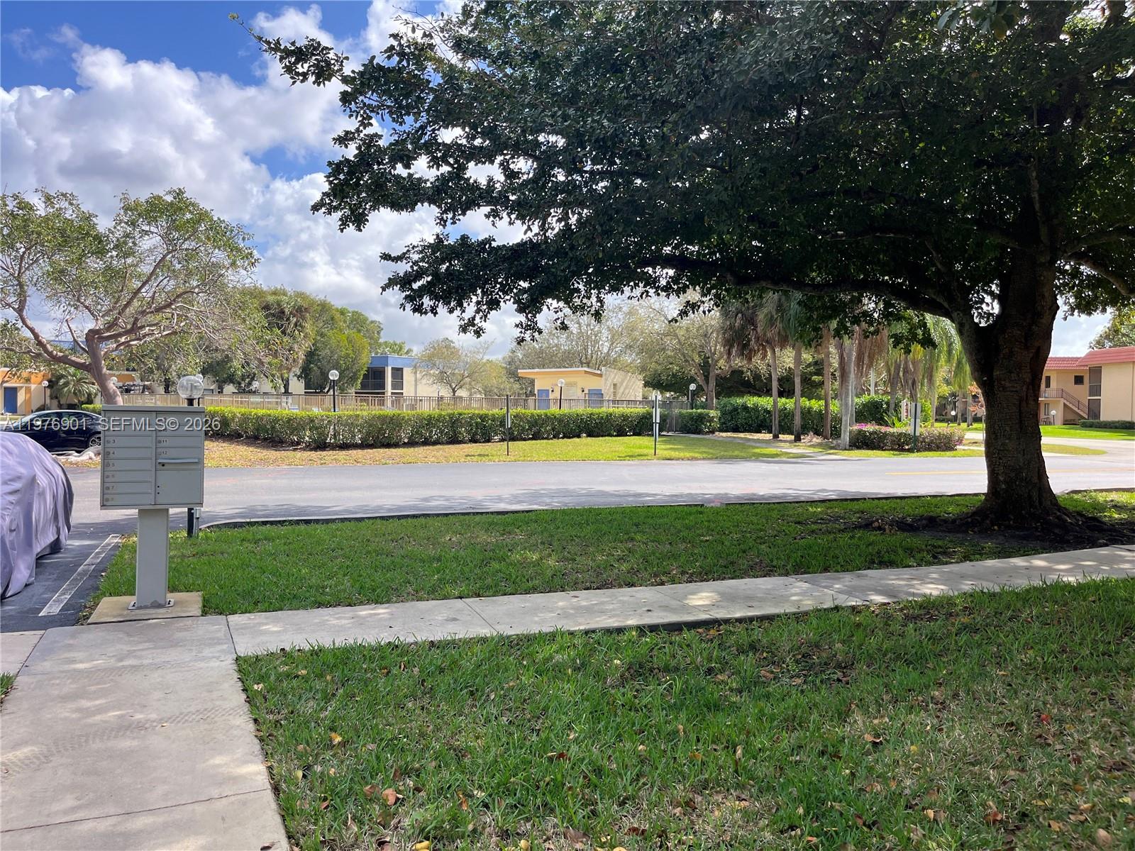 RACQUET CLUB VILLAGE APAR - Residential