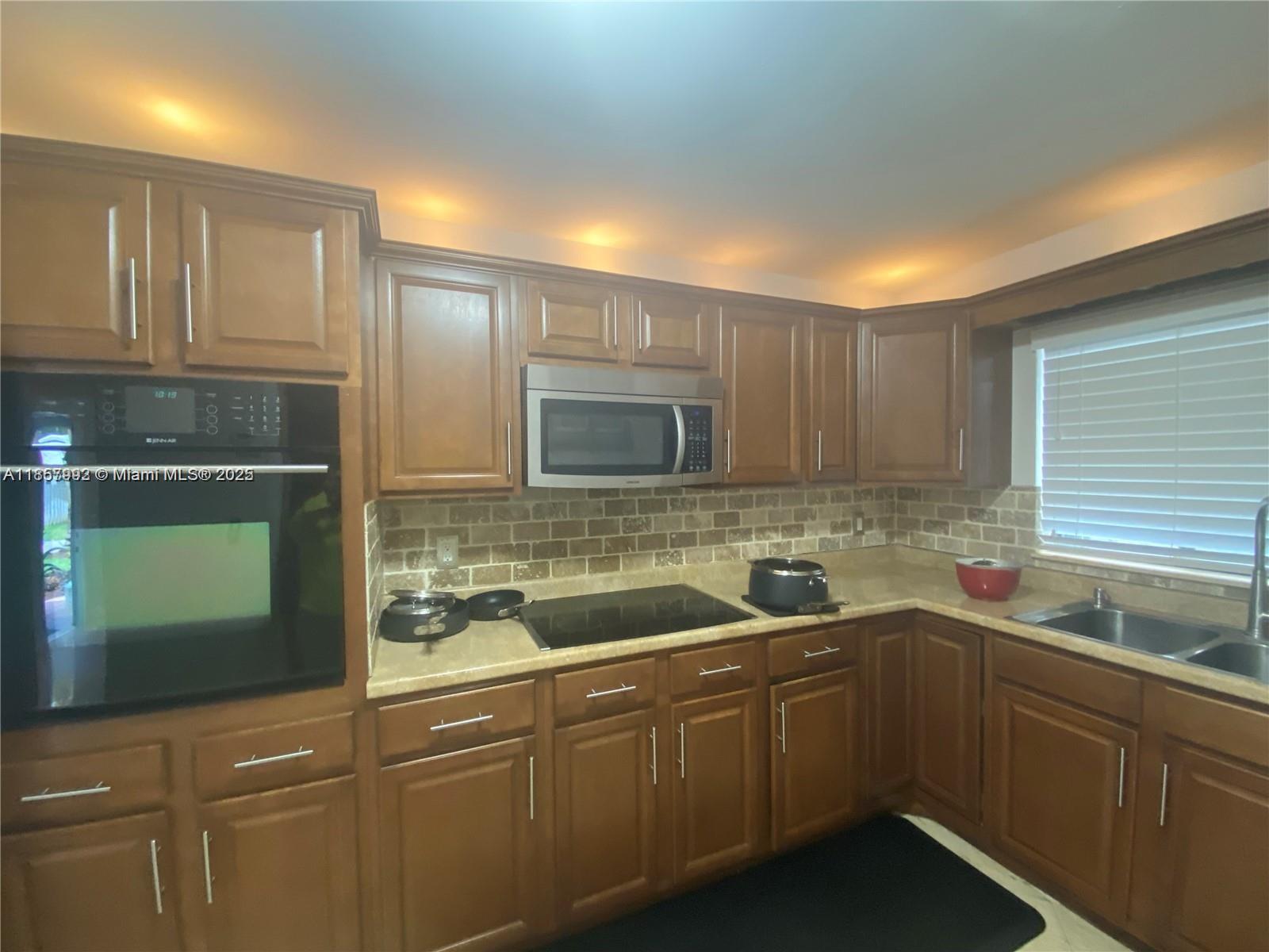 CORAL HEIGHTS SEC 1 - Residential Lease