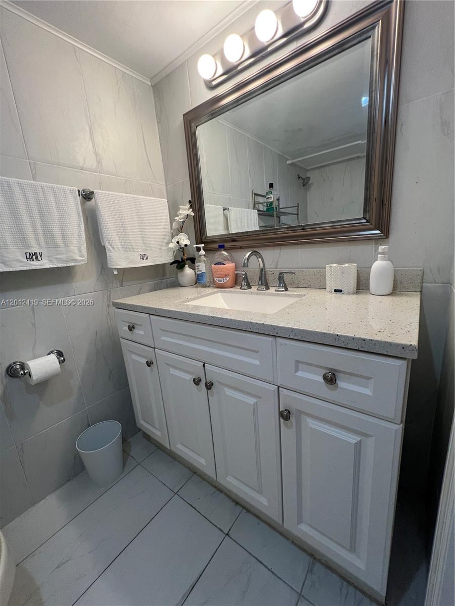 IMPERIAL TOWERS NORTH CON - Residential Lease