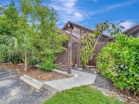 Photo of 405 N University Dr #3-12, Plantation, FL 33324 (MLS # A12082036)