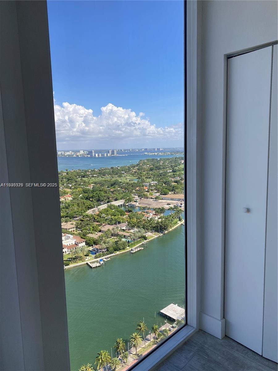 4779 Collins Ave 3606