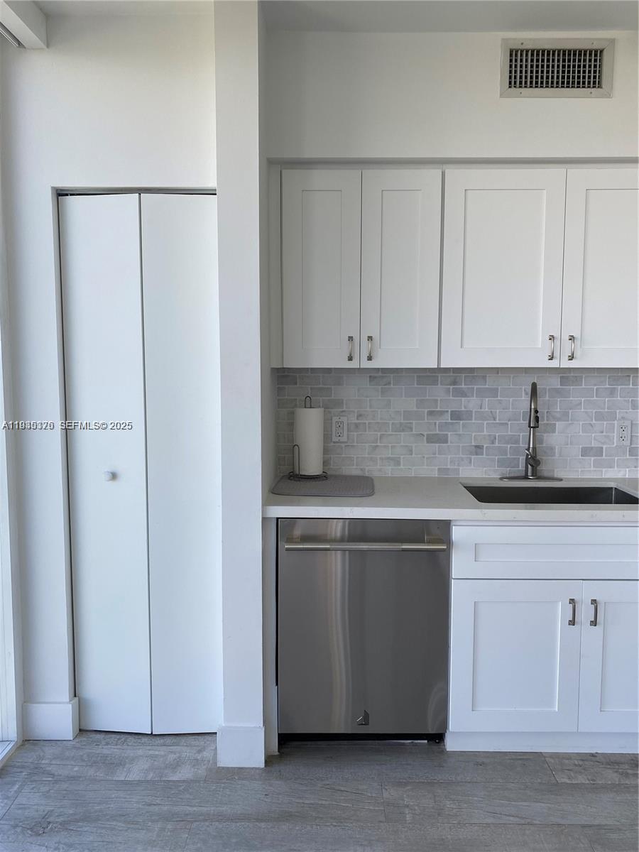 4779 Collins Ave 3606