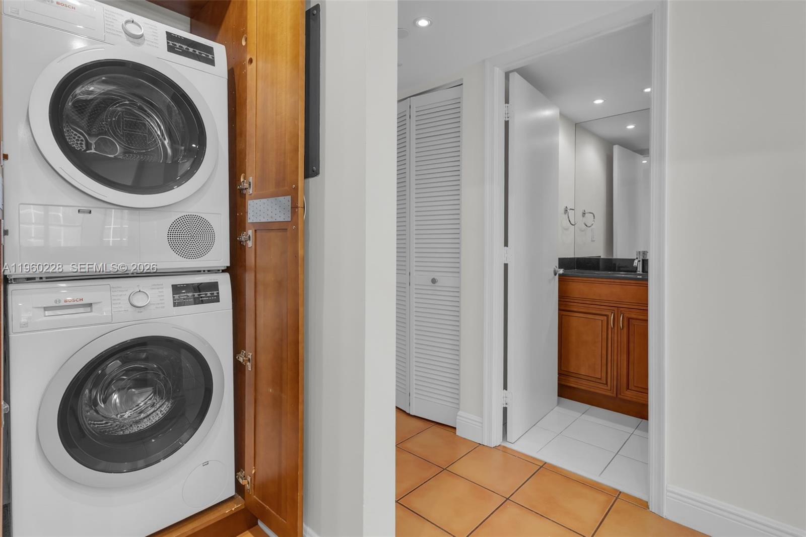 BRICKELL PLACE CONDO - Residential Lease