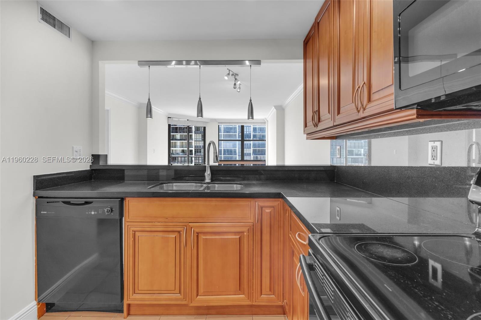 BRICKELL PLACE CONDO - Residential Lease