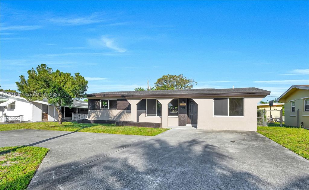 Photo of 2512 Alcazar Dr, Miramar, FL 33023 (MLS # A12016074)