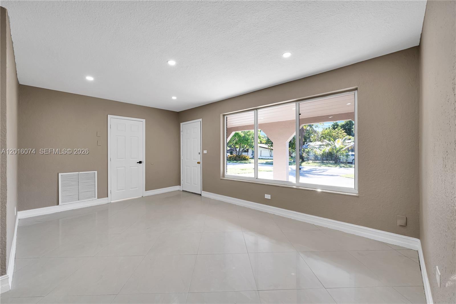 2512 Alcazar Dr