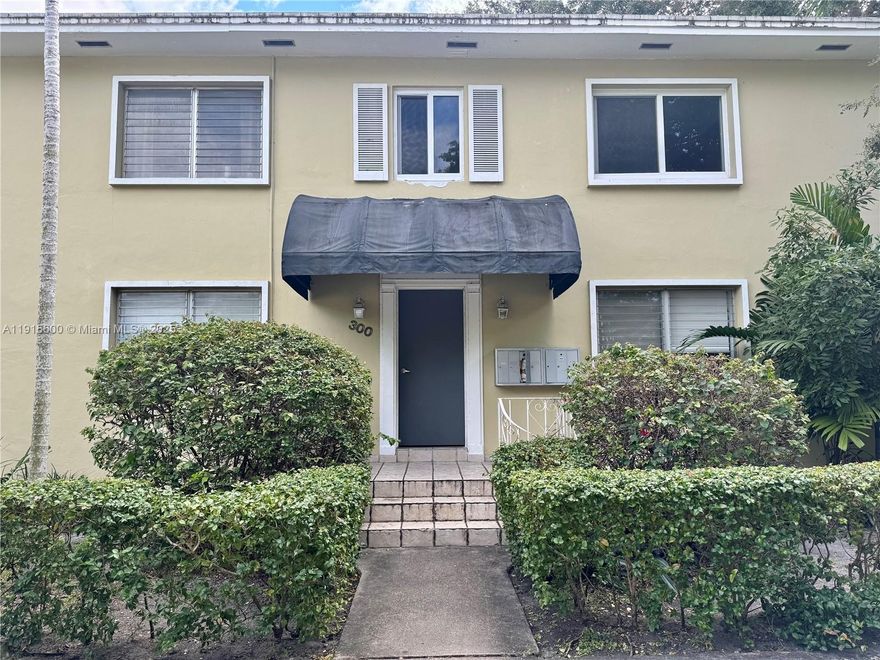 Beautiful completely remodeled 1/1 located in one of the best and exclusive areas of Coral Gables . Charm building in a quiet, peaceful street. with plenty of light, white ceramic floor, stain steel appliances and parking. SAME DAY APPROVAL. Easy to show.