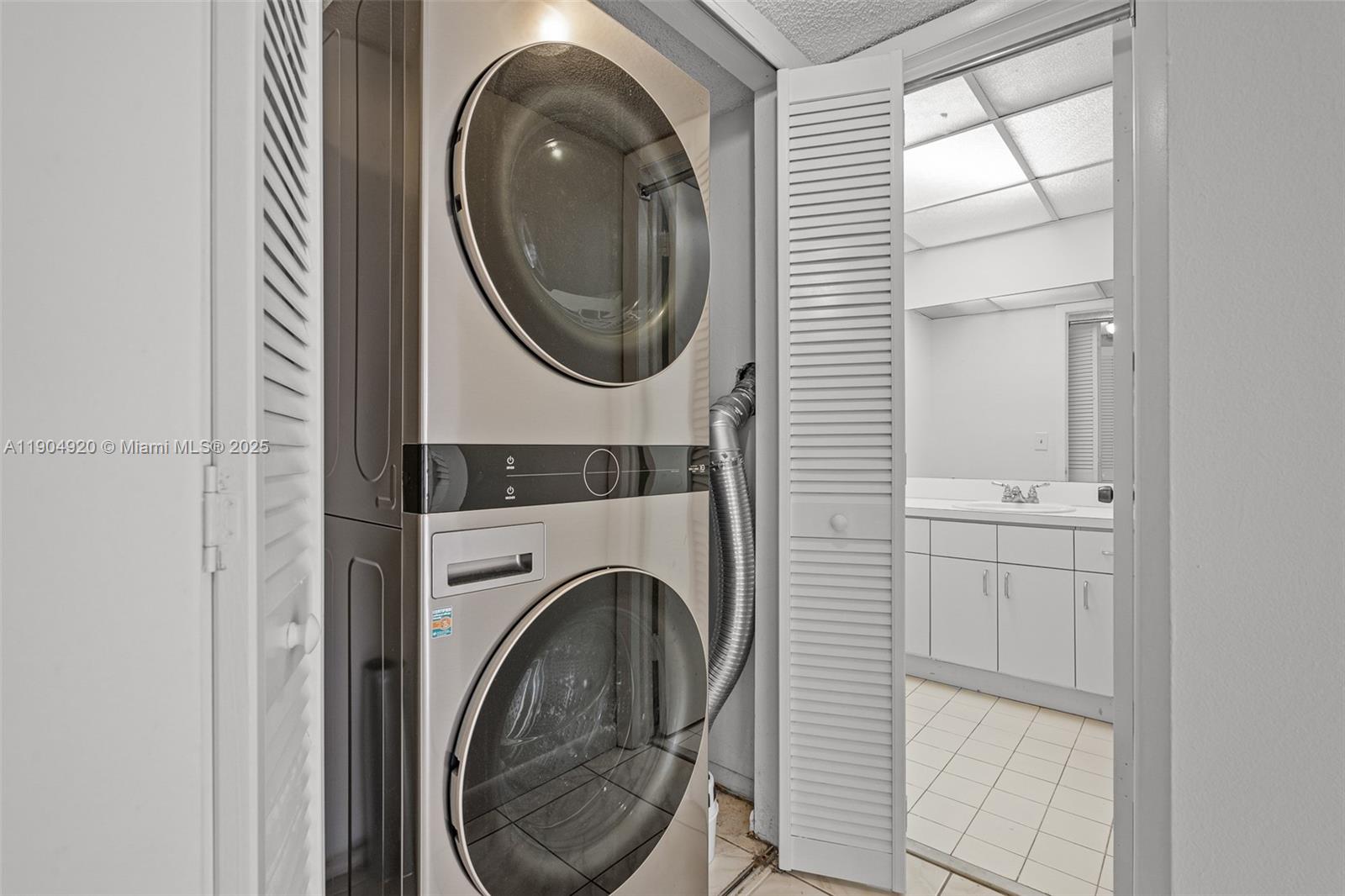 OASIS CONDO NO 3 - Residential Lease