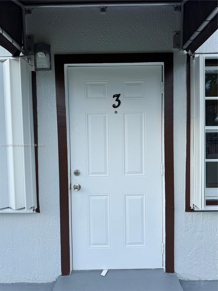 1 Bedroom, 1 bathroom completely renovated. Appliances inside the unit. New and beautiful bathrooms. Easy to view. See it, Rent it . 1st Month & 1 security deposits. A must see! Available for immediate occupancy.