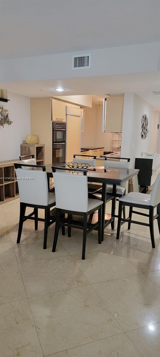 BEACH CLUB CONDO - Residential Lease