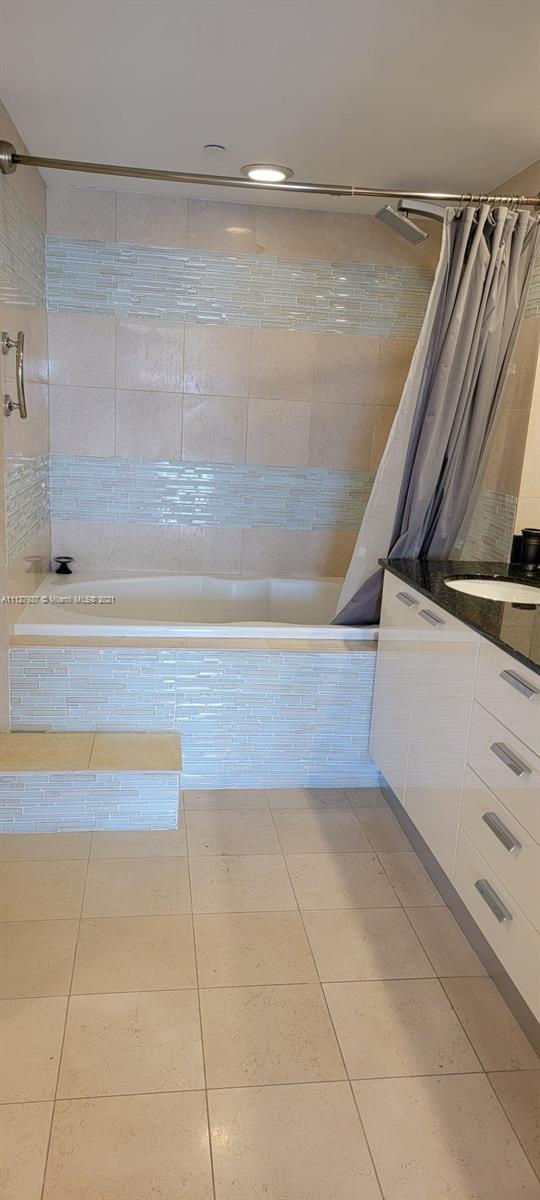 BEACH CLUB CONDO - Residential Lease