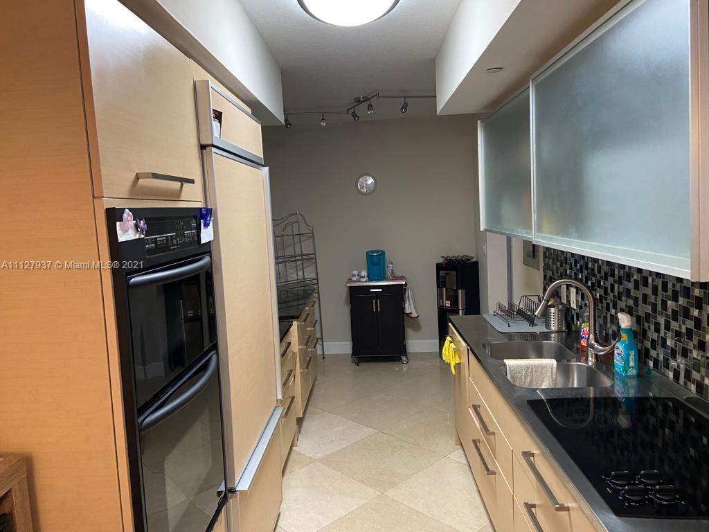 BEACH CLUB CONDO - Residential Lease