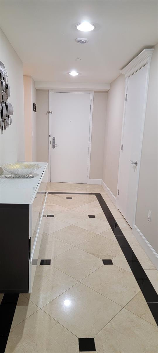 BEACH CLUB CONDO - Residential Lease