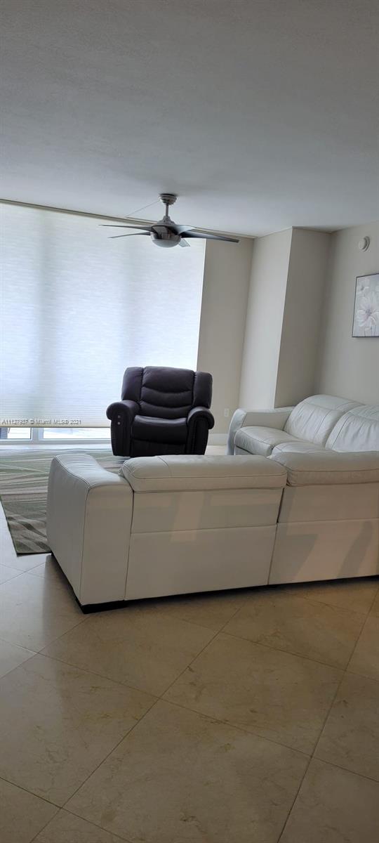 BEACH CLUB CONDO - Residential Lease