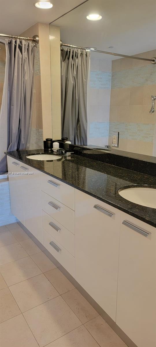 BEACH CLUB CONDO - Residential Lease