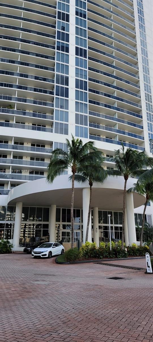BEACH CLUB CONDO - Residential Lease