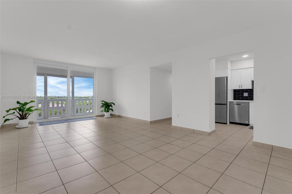 Photo of 919 Hillcrest Dr #803, Hollywood, FL 33021 (MLS # A11635251)