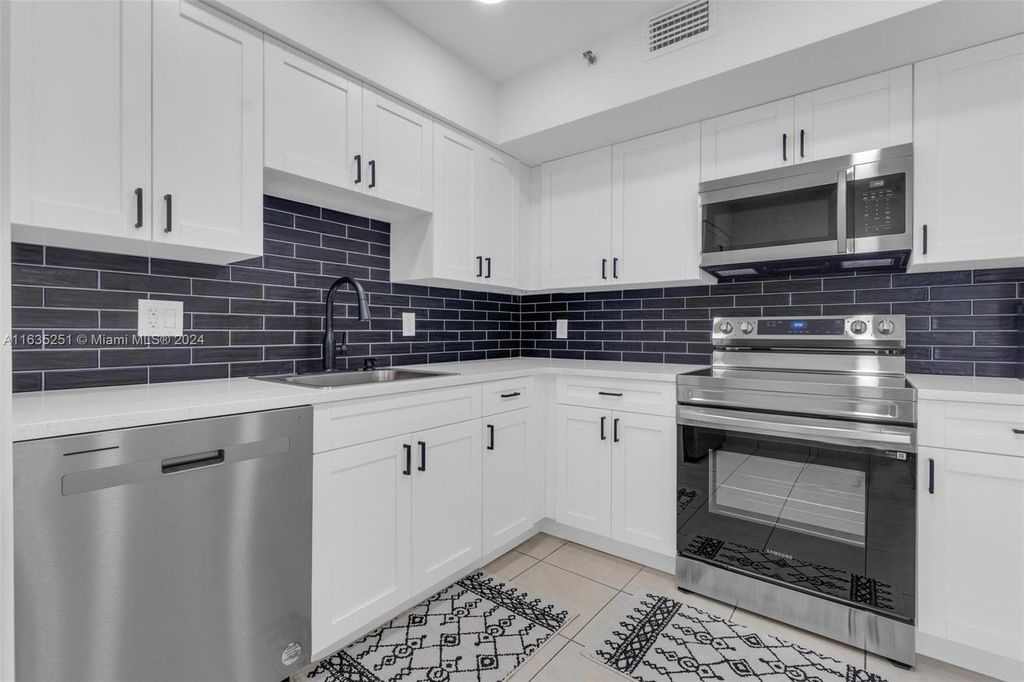 Photo of 919 Hillcrest Dr #803, Hollywood, FL 33021 (MLS # A11635251)