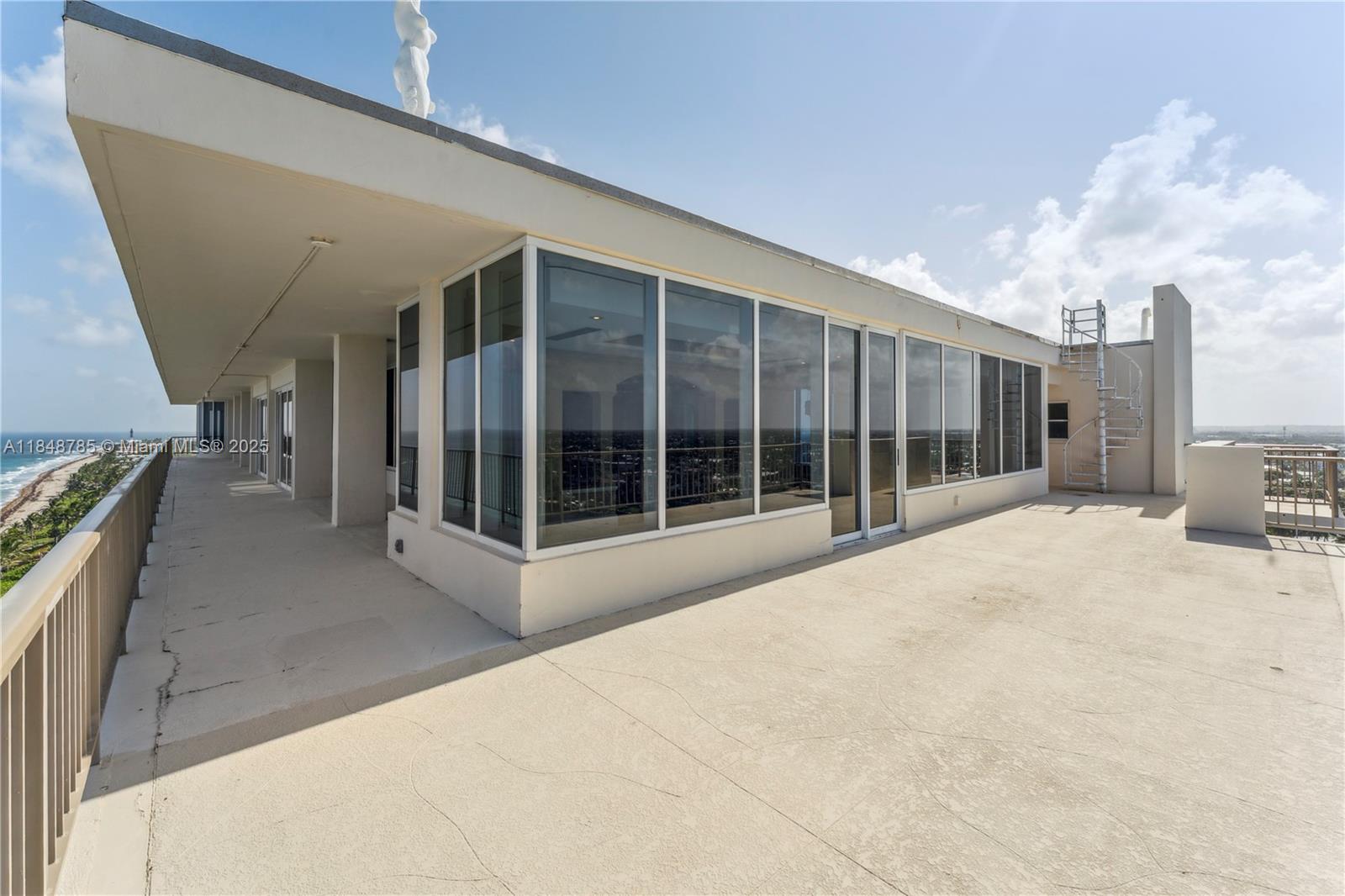 LANDMARK AT HILLSBORO CON - Residential