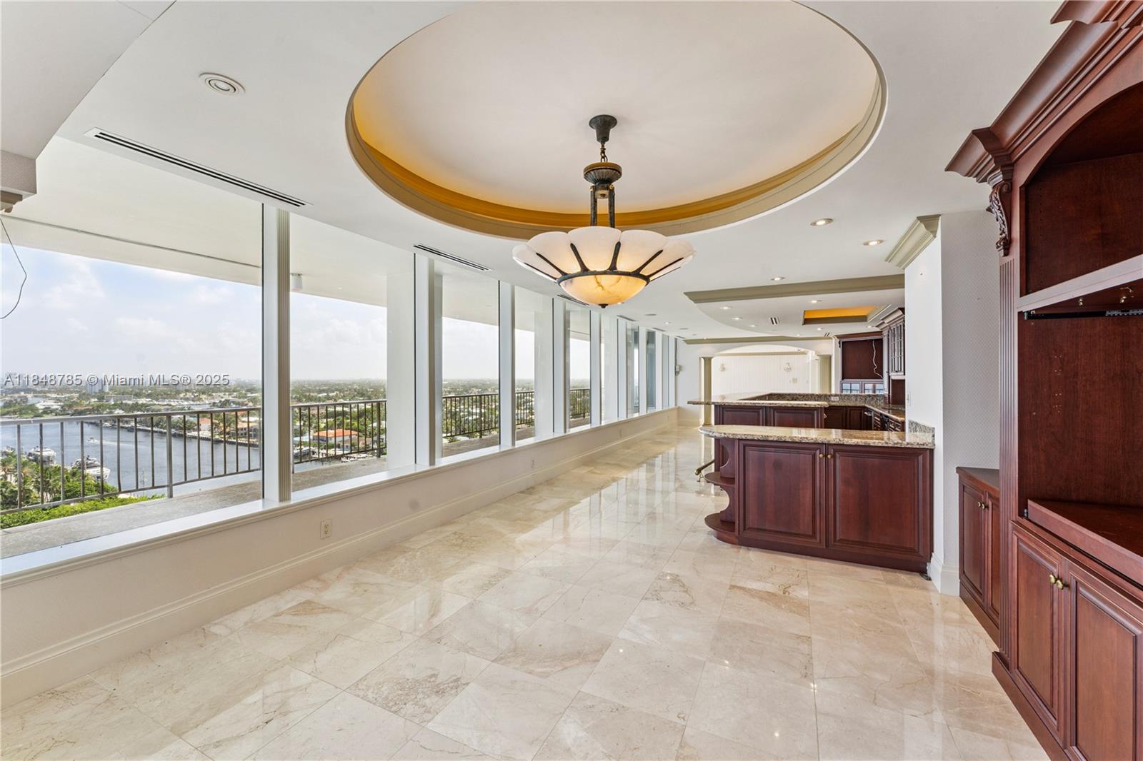 LANDMARK AT HILLSBORO CON - Residential