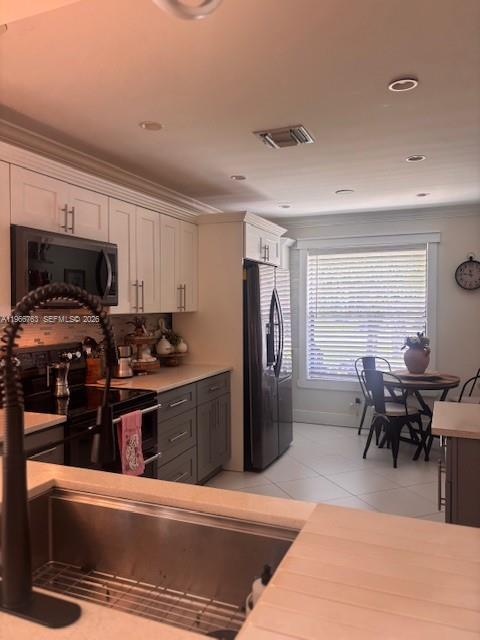 BANYAN LAKES - Residential