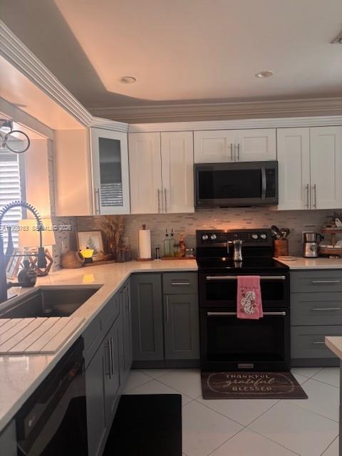 BANYAN LAKES - Residential