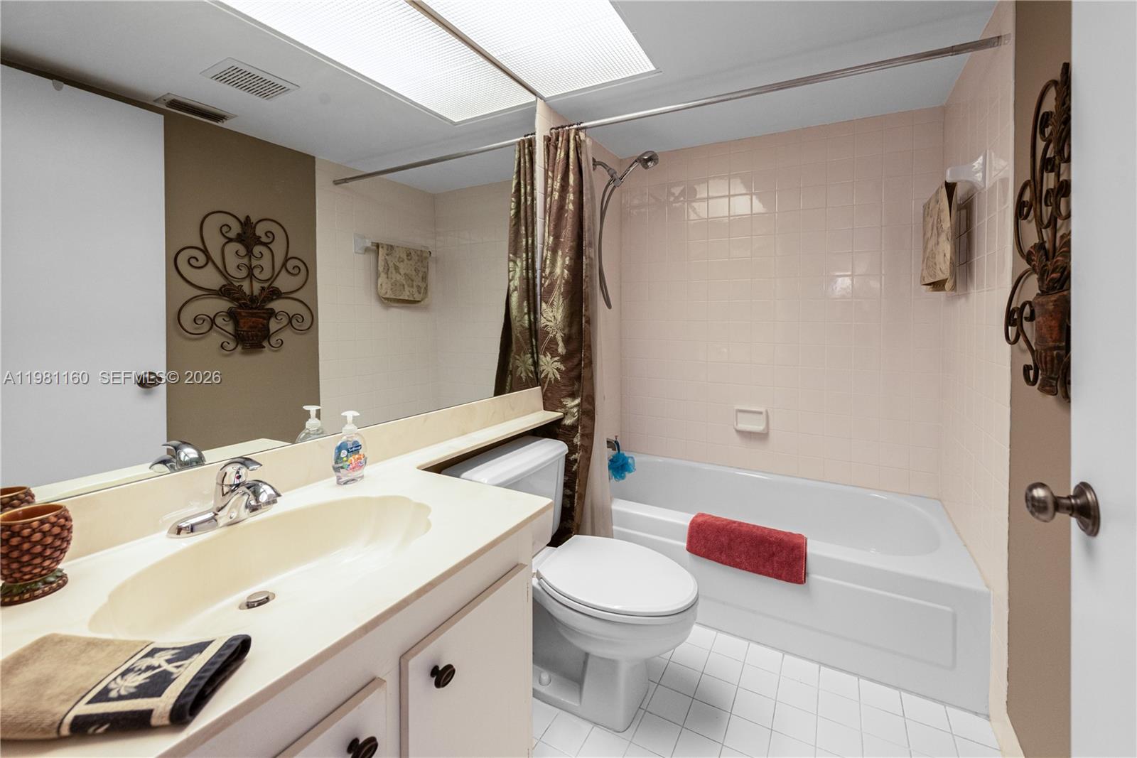 KEYS GATE CONDO NO TWO - Residential