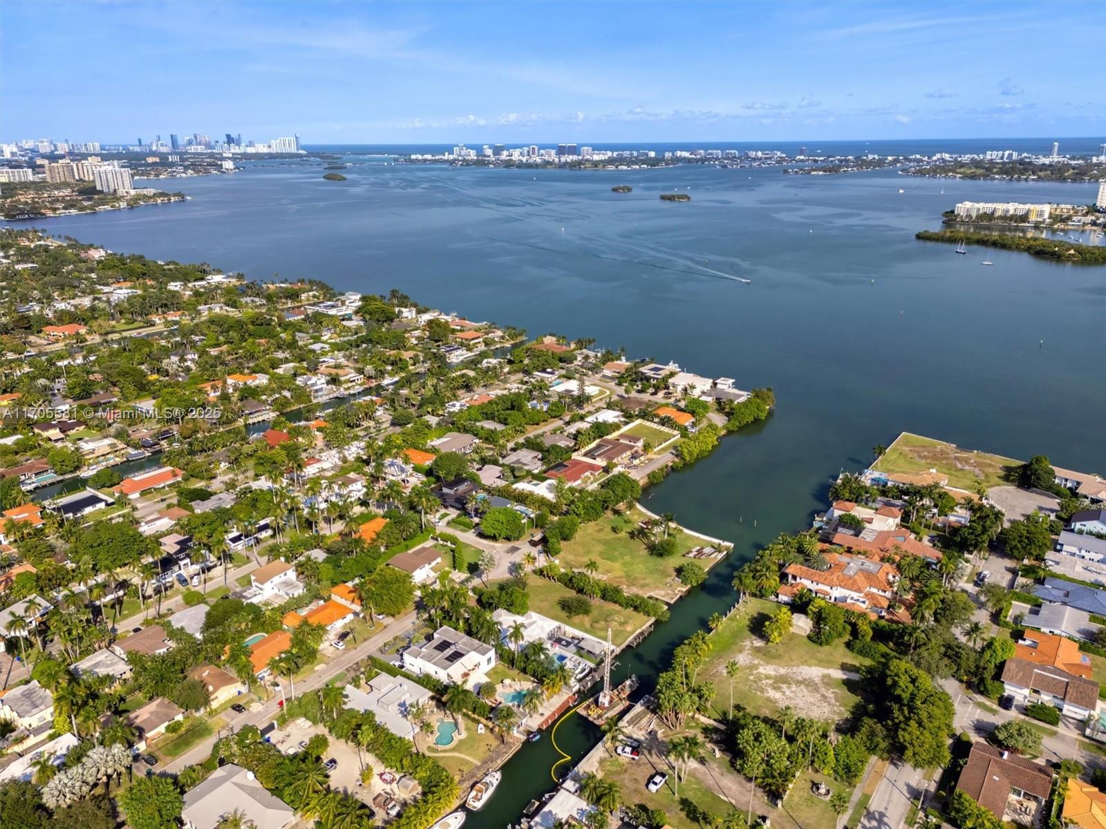 ADEMAR PARK AMD PL - Land