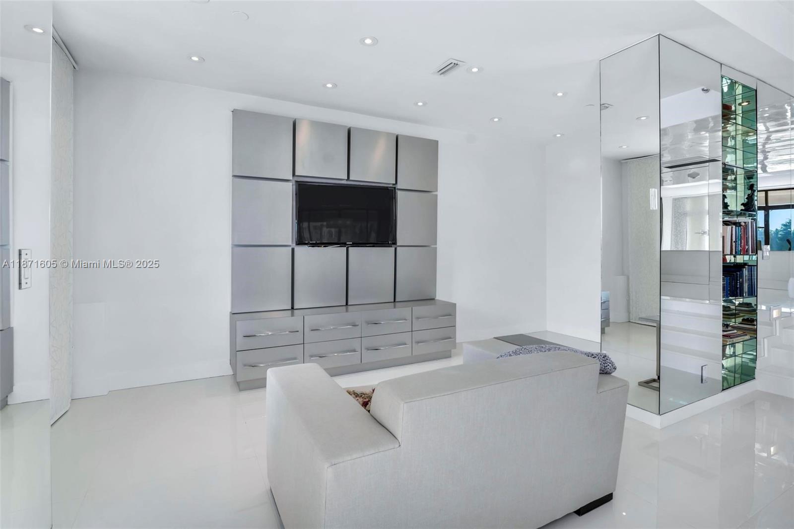 TURNBERRY ISLE NORTH - Residential