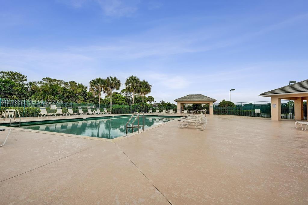 DOUBLE TREE - Residential