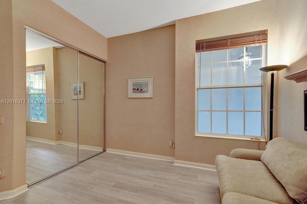 DOUBLE TREE - Residential
