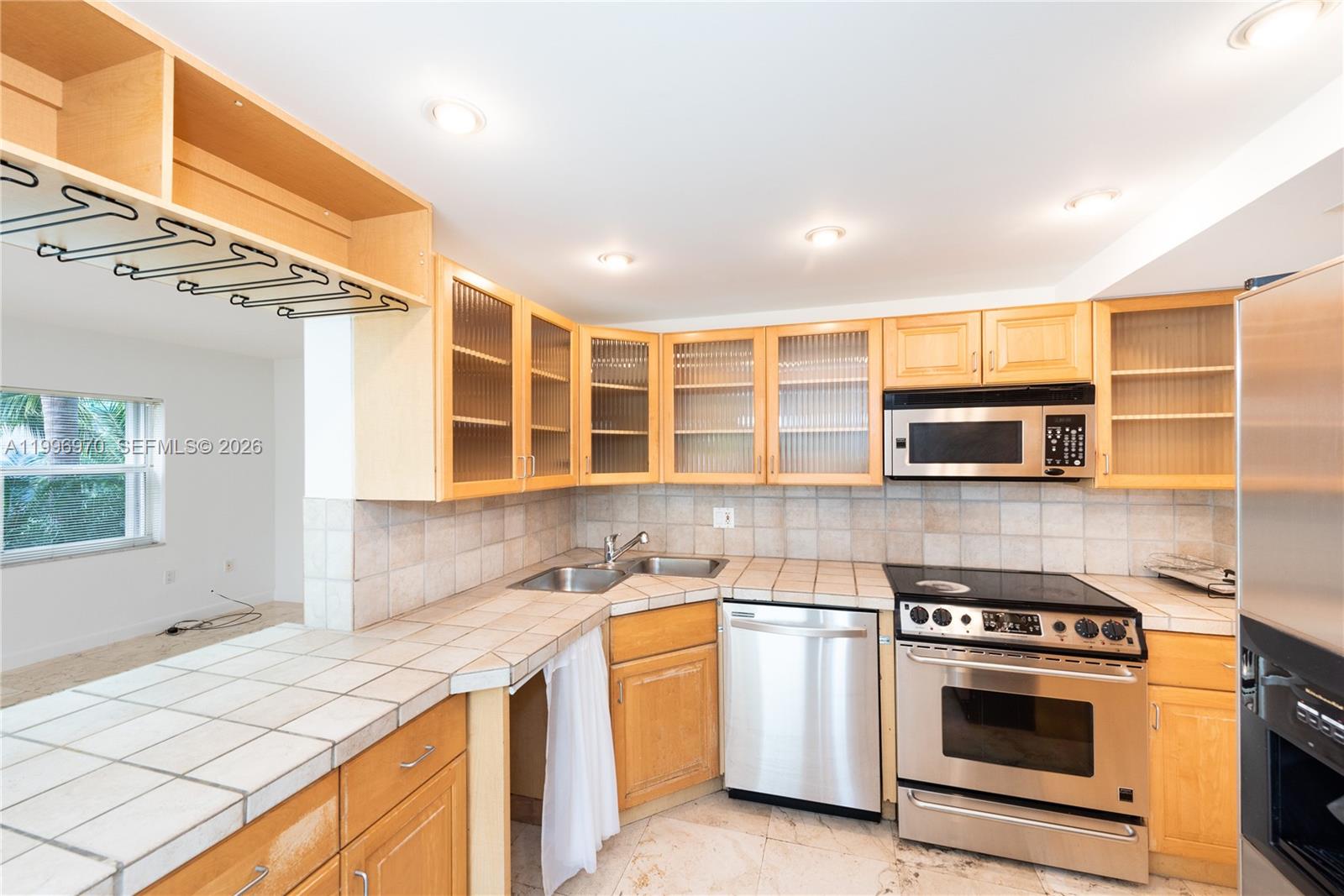 OCEAN DRIVE MANORS INC CO - Residential Lease