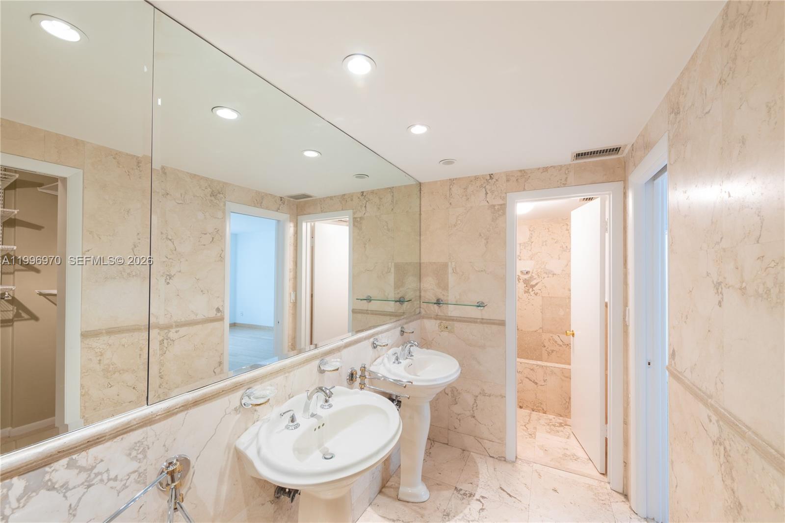 OCEAN DRIVE MANORS INC CO - Residential Lease