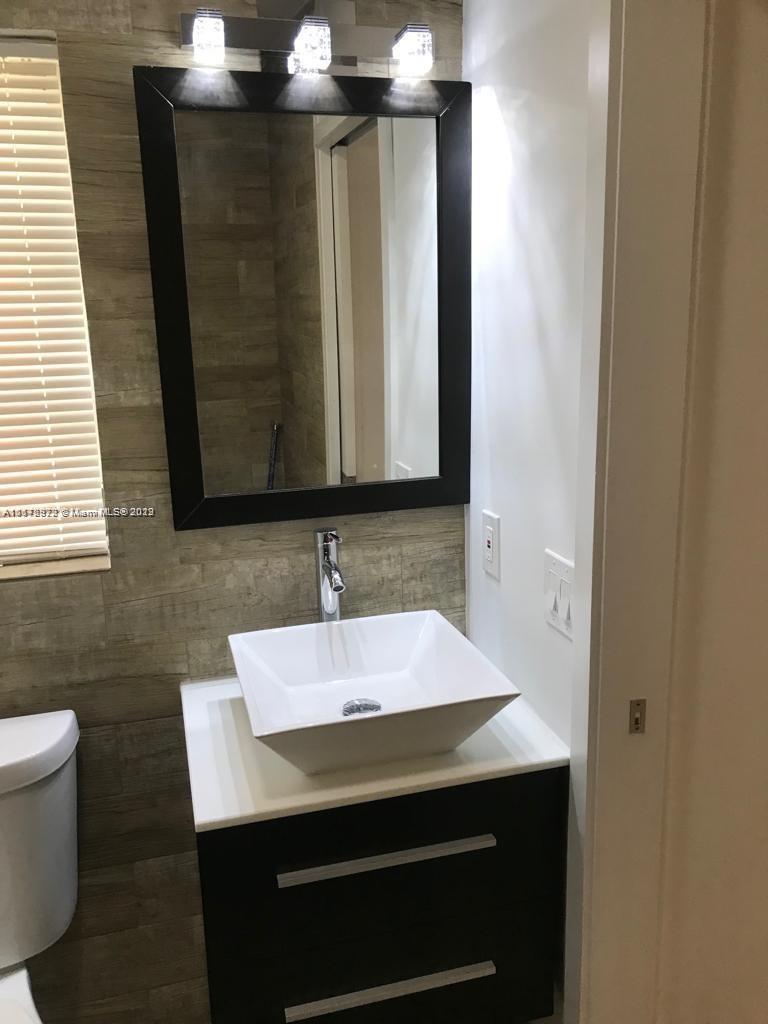 HOLLYWOOD ACRES - Residential Lease