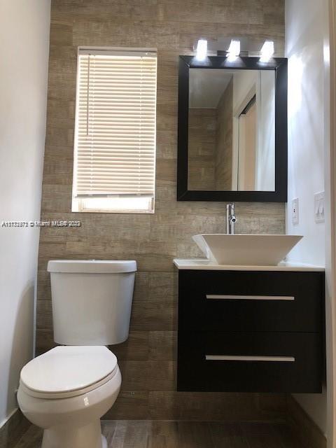 HOLLYWOOD ACRES - Residential Lease