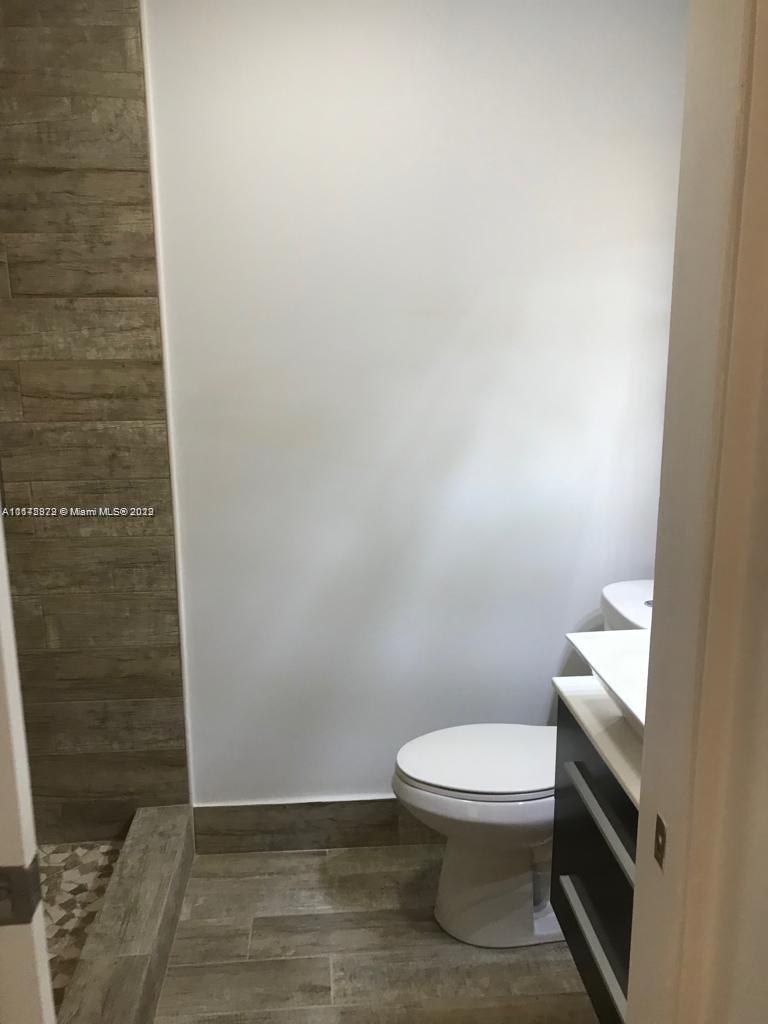 HOLLYWOOD ACRES - Residential Lease