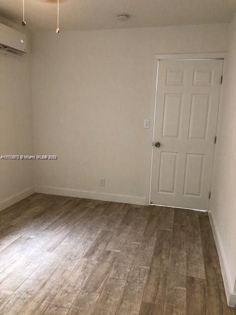 HOLLYWOOD ACRES - Residential Lease