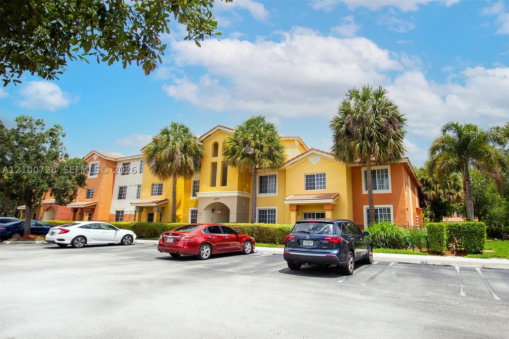 Photo of 6777 Heritage Grande #1206, Boynton Beach, FL 33437 (MLS # A12100728)