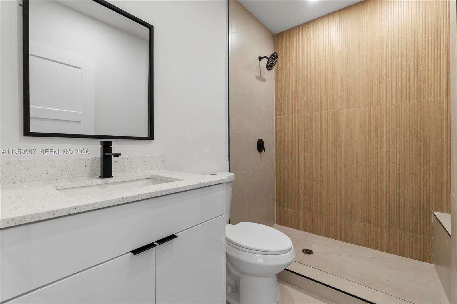 DOUGLAS 7TH COMML CENTER - Residential Lease