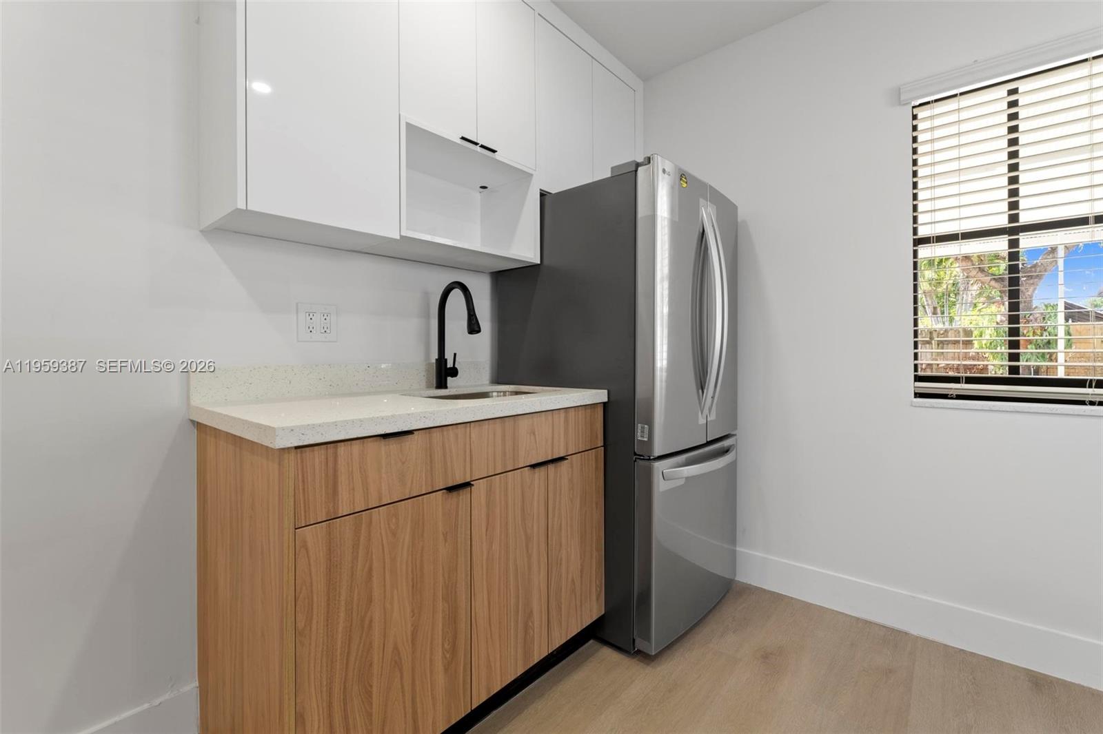 DOUGLAS 7TH COMML CENTER - Residential Lease