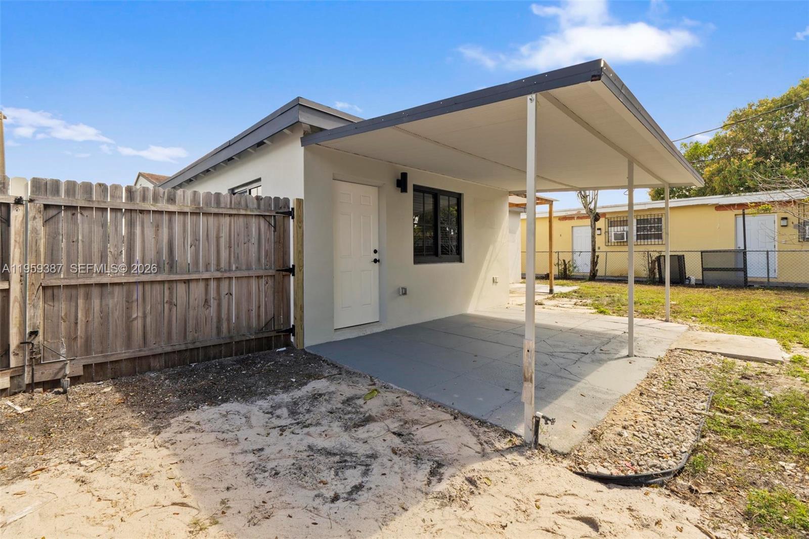 DOUGLAS 7TH COMML CENTER - Residential Lease