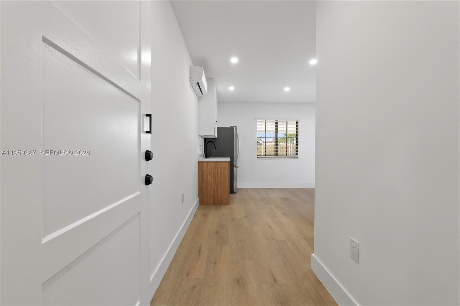 DOUGLAS 7TH COMML CENTER - Residential Lease