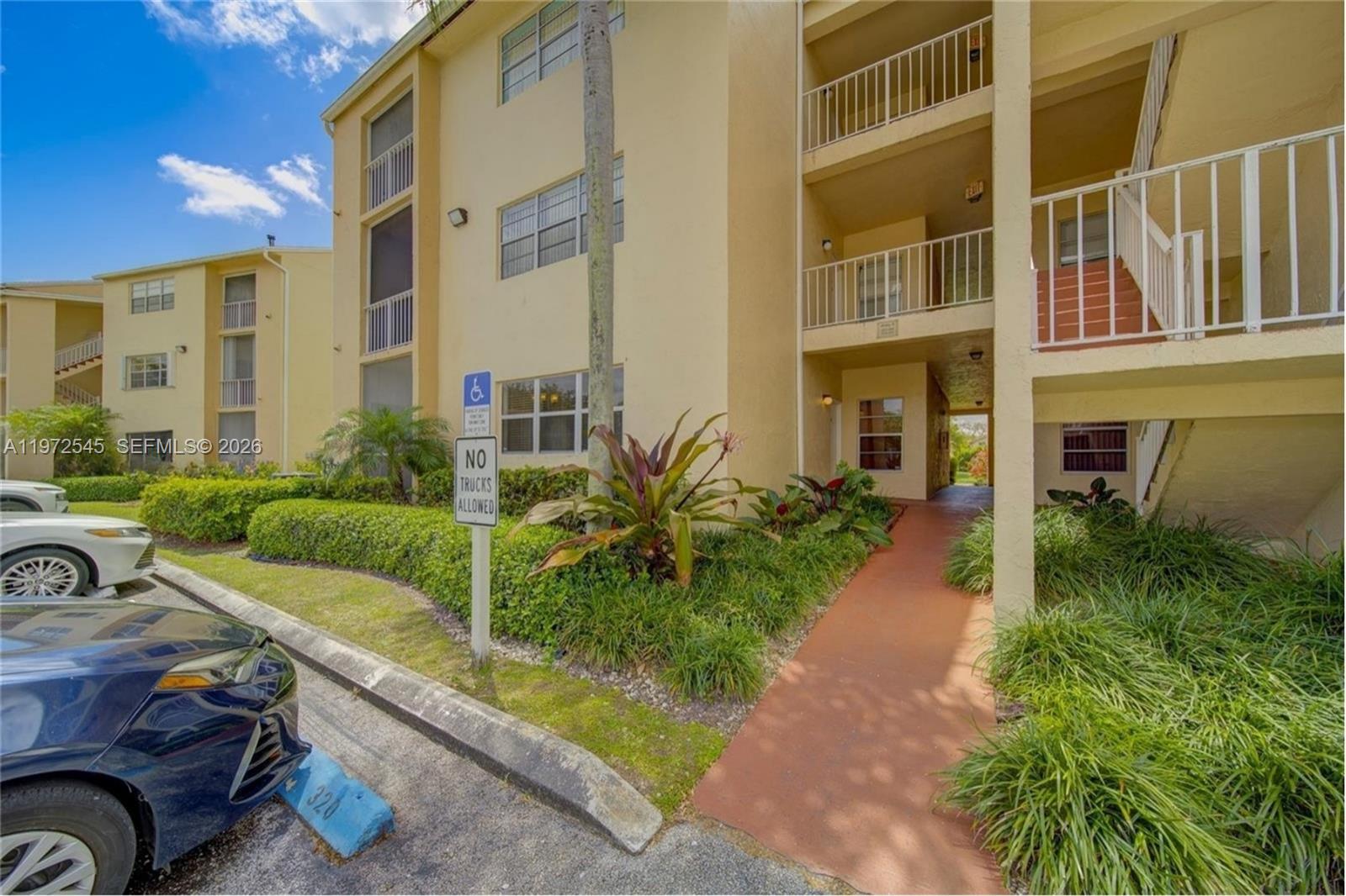 HAMMOCKS TRAILS CONDO - Residential