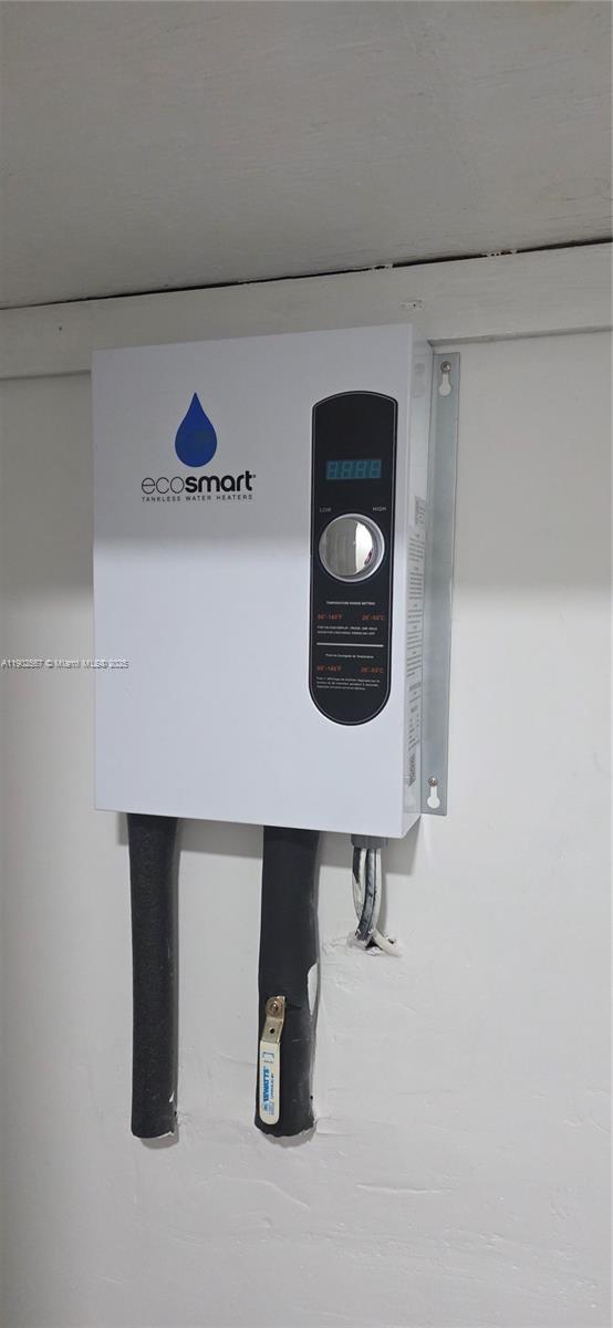 ISLAND CLUB AT CORAL SPRI - Residential