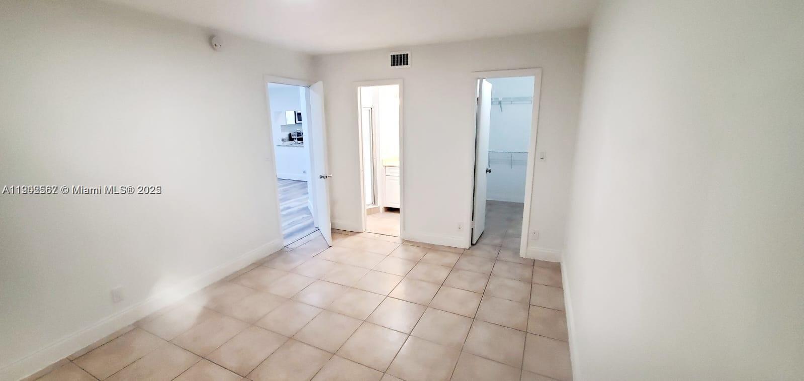 ISLAND CLUB AT CORAL SPRI - Residential