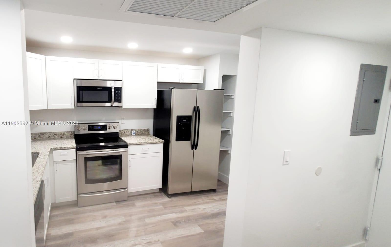 ISLAND CLUB AT CORAL SPRI - Residential