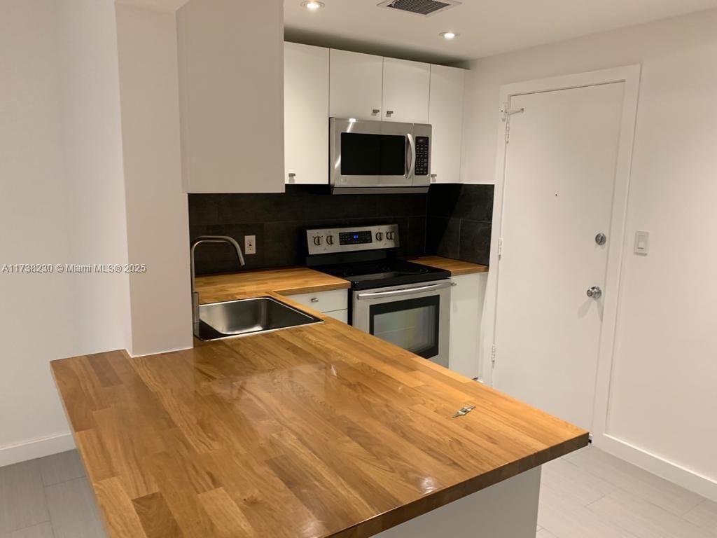 Property for Sale at 16701 Ne 14th Ave 107, Miami, Broward County, Florida - Bedrooms: 1 
Bathrooms: 1  - $169,900