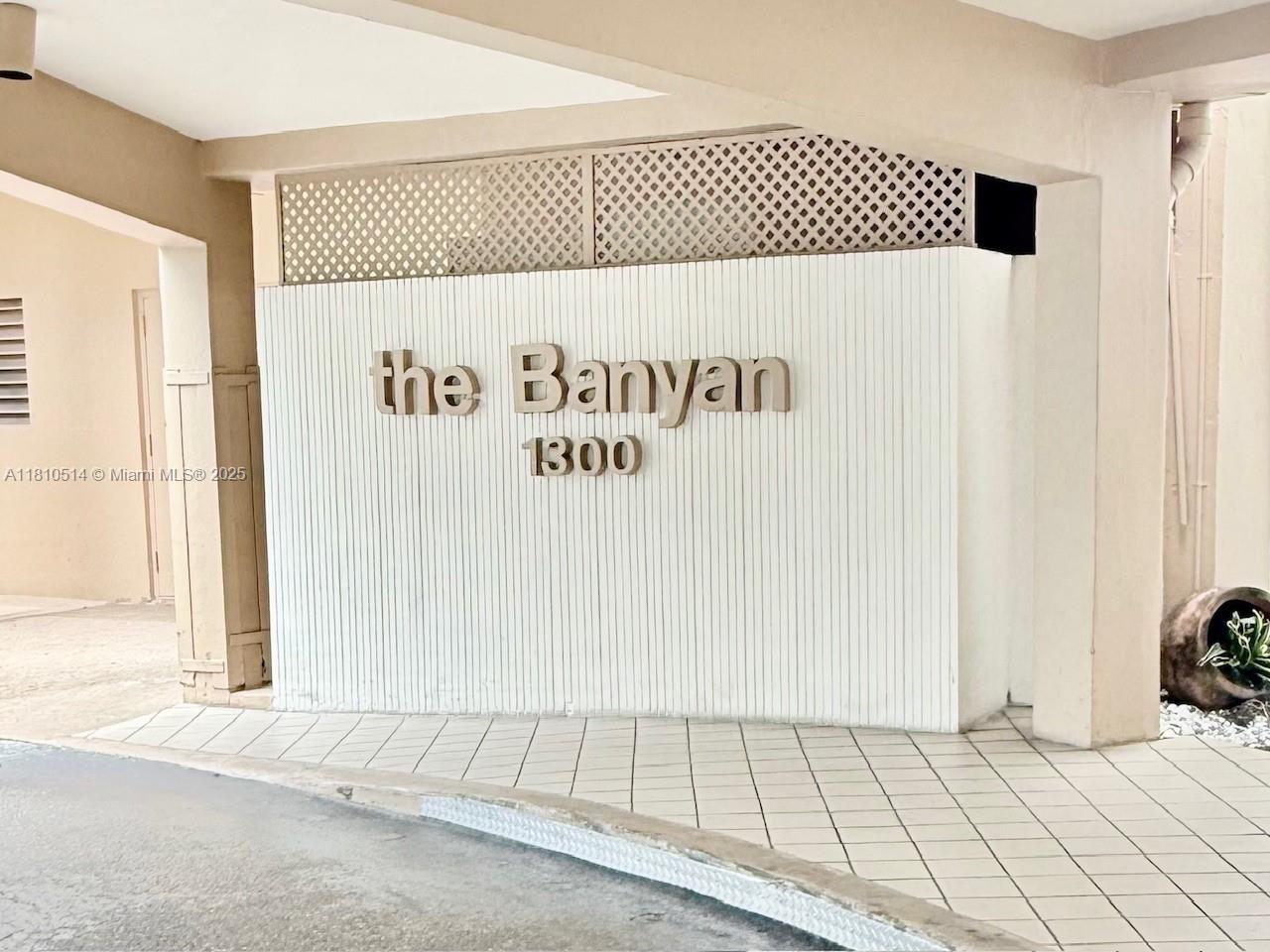 1300 Saint Charles Pl PH2