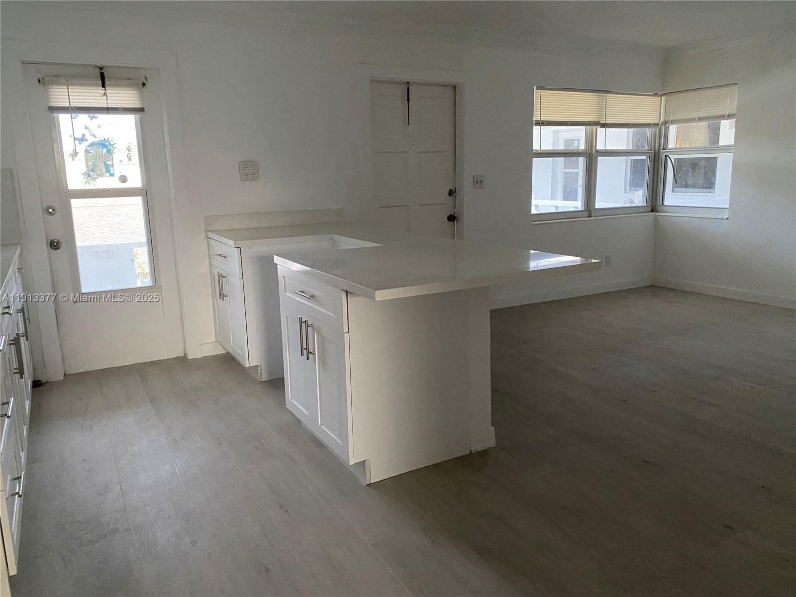 HOLLYWOOD - Residential Lease